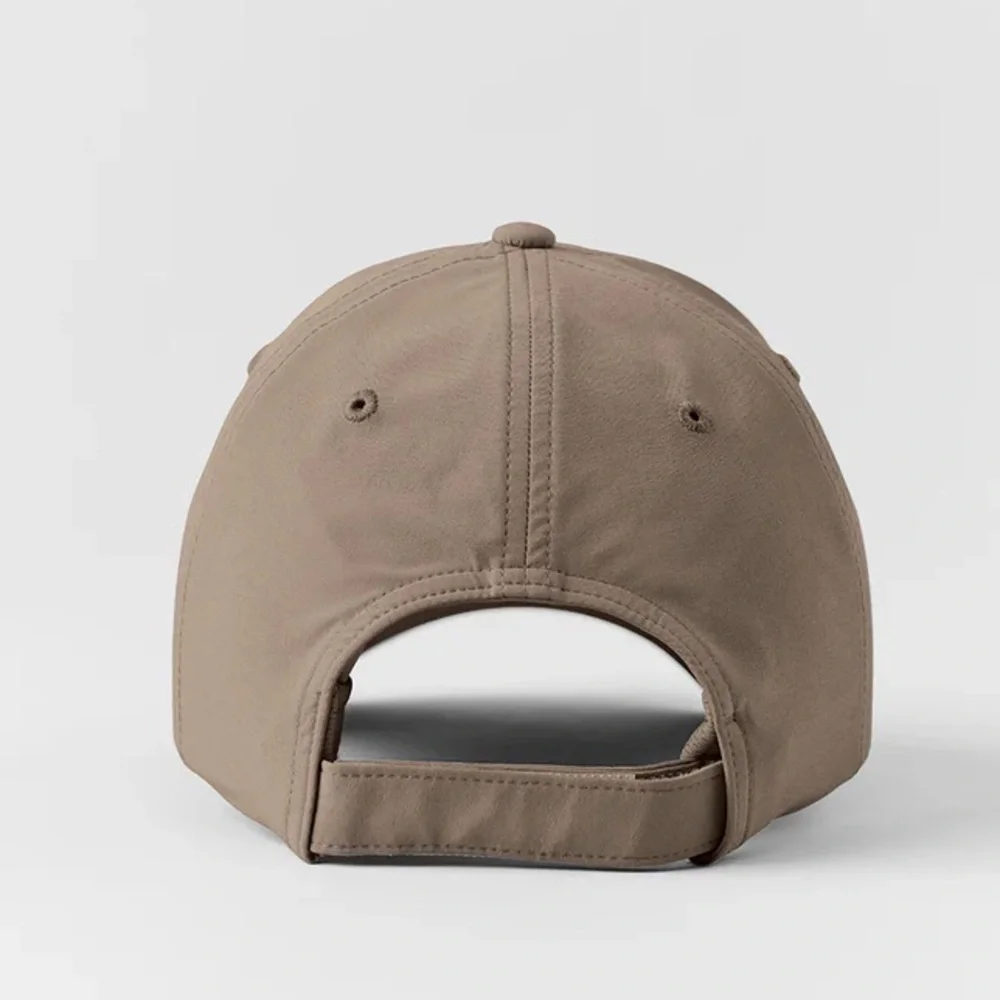 Alo Yoga Performance Off-Duty Cap Gravel